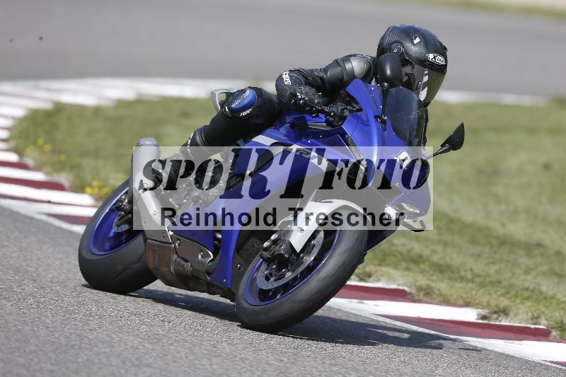 /Archiv-2025/49 26.08.2025 Cornu Master School ADR/blau-bleu/0-5